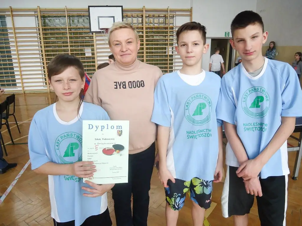 SP w Trzebieniu podwójnym mistrzem powiatu w tenisie stołowym