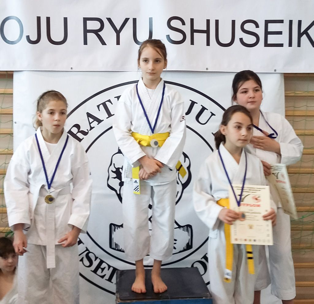 Zawodnicy TOP z 10 medalami Otwartego Turniej Karate w Wińsku