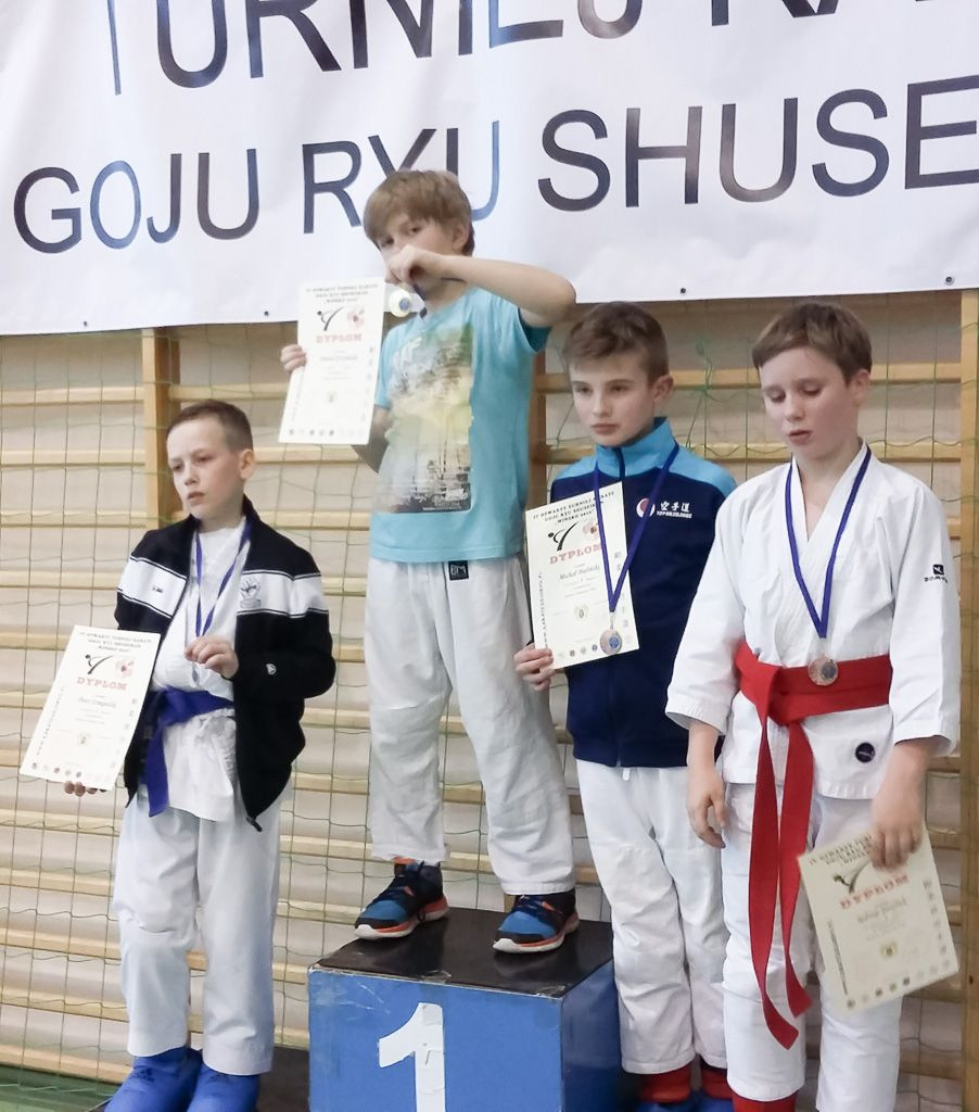 Zawodnicy TOP z 10 medalami Otwartego Turniej Karate w Wińsku