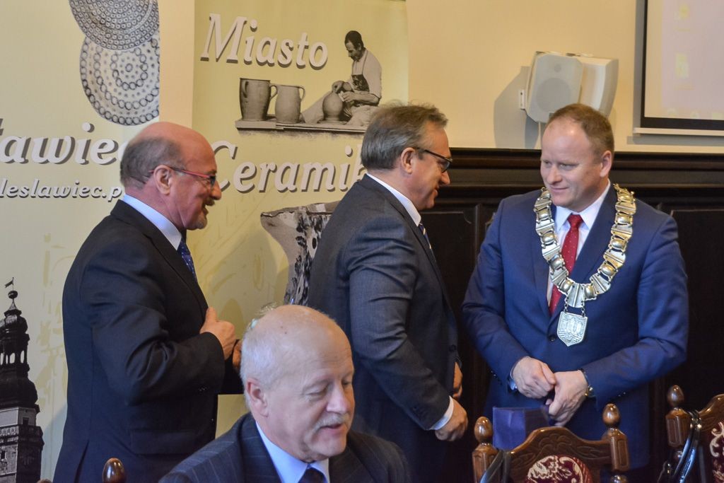 Starosta lubiński Adam Myrda na sesji Rady Miasta Bolesławiec