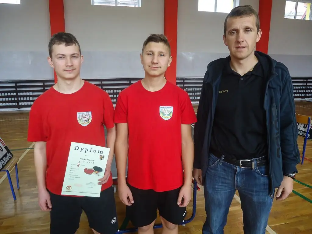 „Trójka” i Gimnazjum Pijarów najlepsze w tenisie stołowym