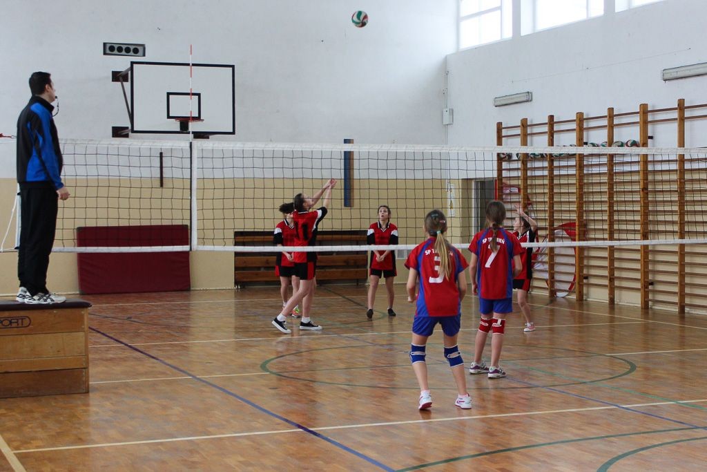 Siatkarki z SP w Kruszynie najlepsze w gminie