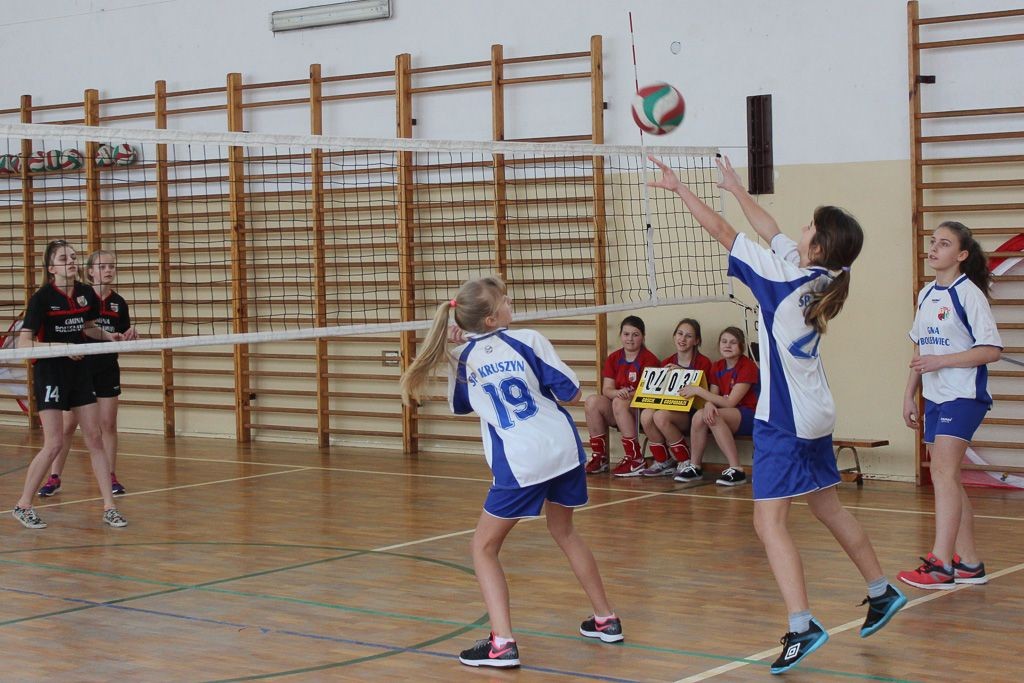 Siatkarki z SP w Kruszynie najlepsze w gminie