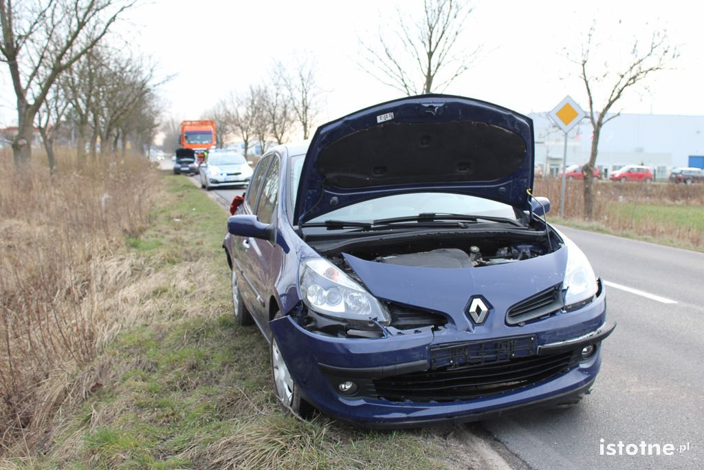 Pięć osób rannych po zderzeniu ciężarówki i dwóch osobówek