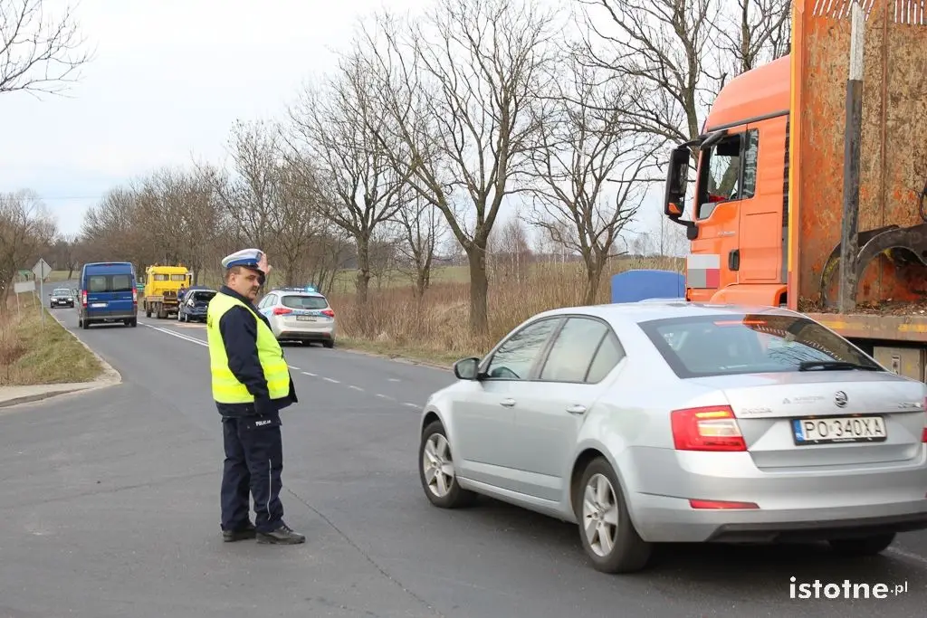 Pięć osób rannych po zderzeniu ciężarówki i dwóch osobówek