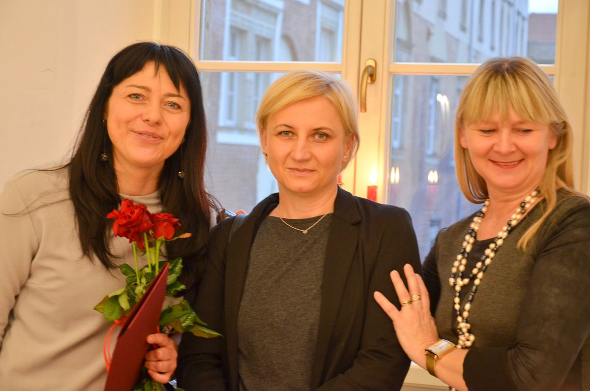 Magdalena Konieczna na wernisażu ekslibrisów