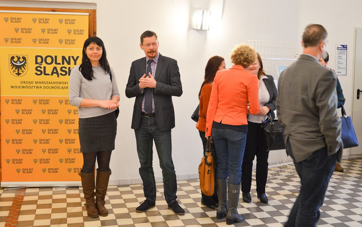 Magdalena Konieczna na wernisażu ekslibrisów