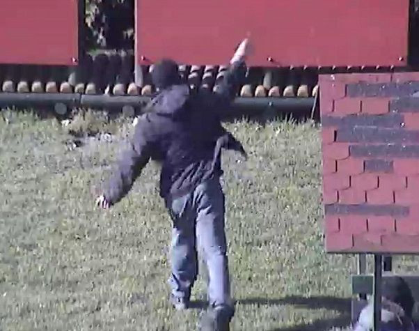 Piją alkohol na placach zabaw, udają ninja i niszczą mienie