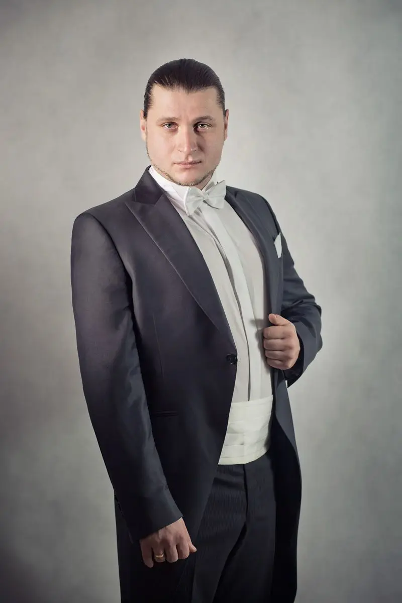 Aleksander Kruczek, tenor, który wystąpi w Bolesławcu