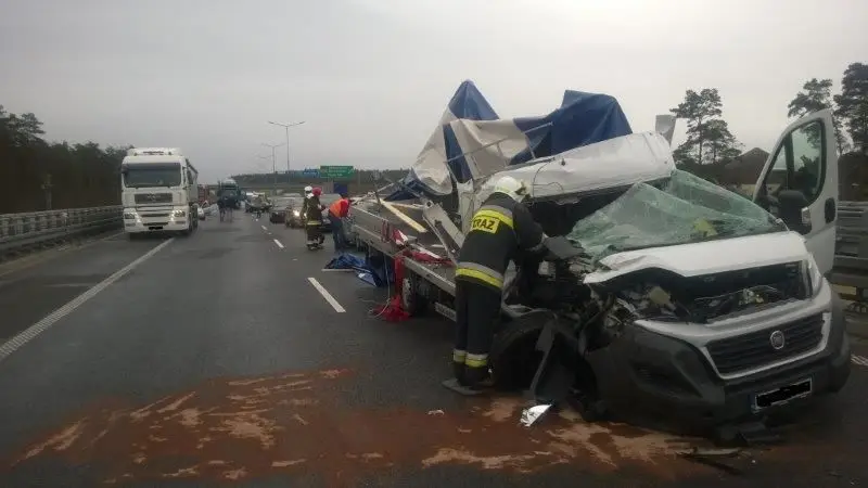 Zderzenie TIR-a z osobówką na A4