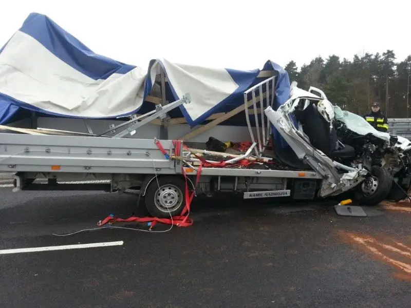Zderzenie TIR-a z osobówką na A4