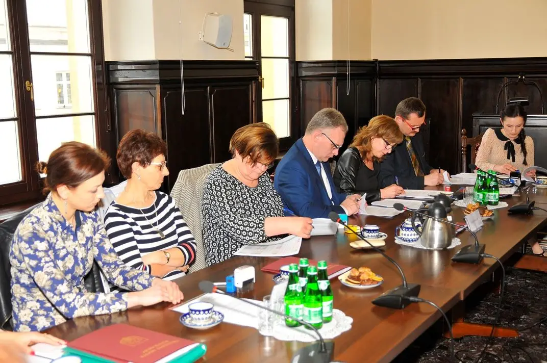 10 gmin zawarło umowę partnerstwa
