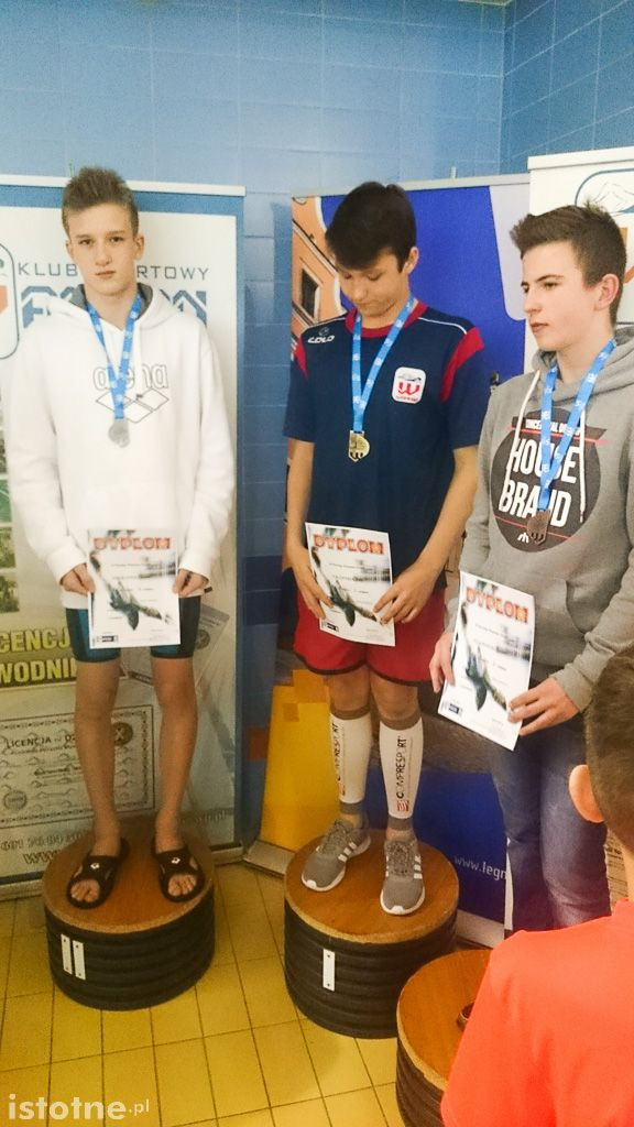 Grad medali pływaków Harpuna na zawodach w Legnicy