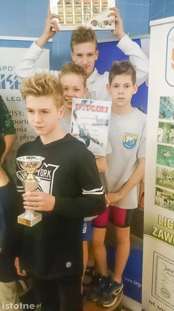 Grad medali pływaków Harpuna na zawodach w Legnicy