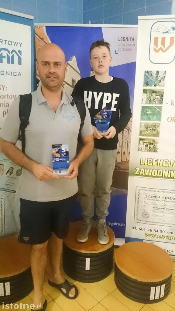 Grad medali pływaków Harpuna na zawodach w Legnicy