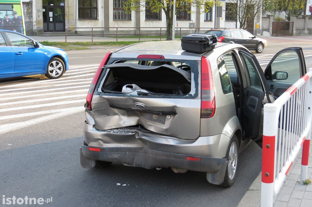 Auta po kolizji przy ul. Zgorzeleckiej