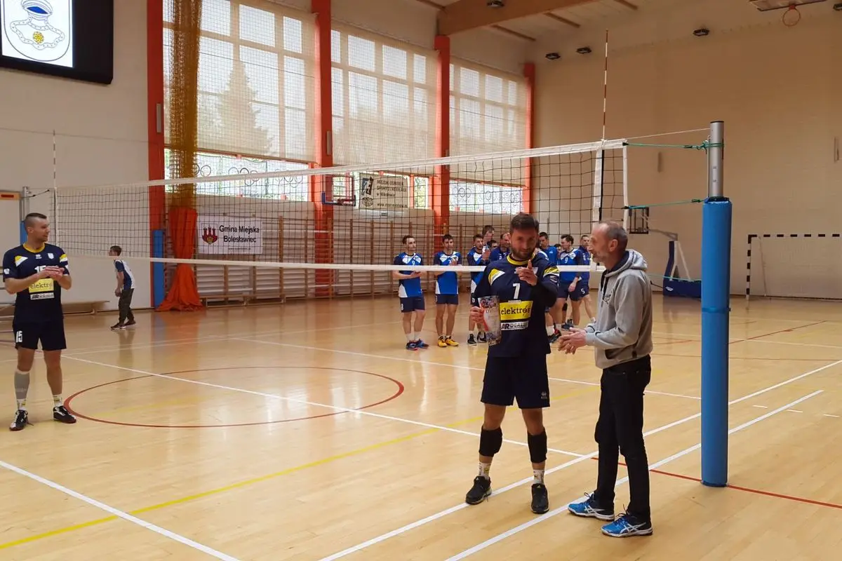 Mikołów pokonany, „Elektryczni” w finale