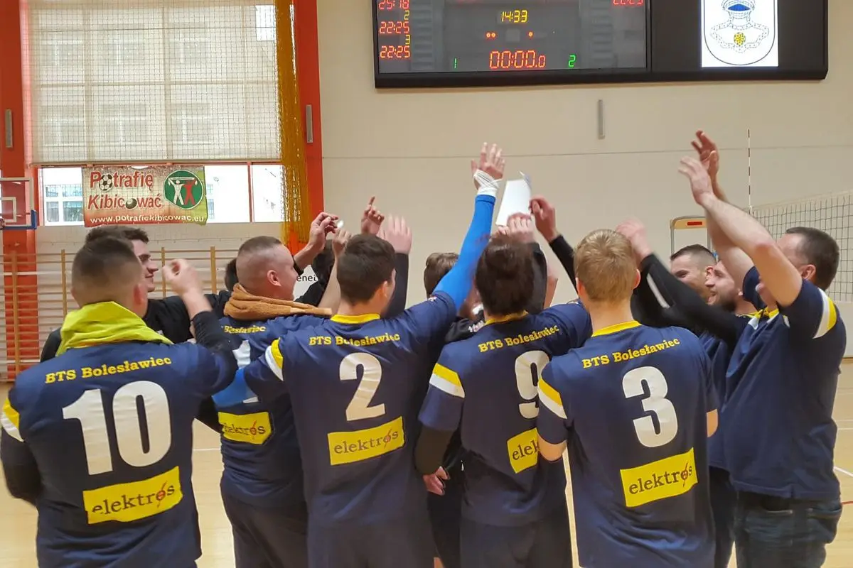Mikołów pokonany, „Elektryczni” w finale