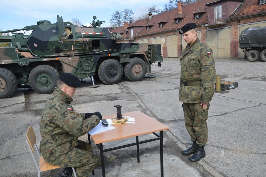Zakończenie szkolenia elewów w 23 Pułku Artylerii