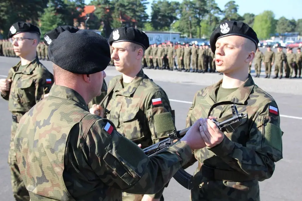 Każdy mężczyzna powinien pójść do wojska…