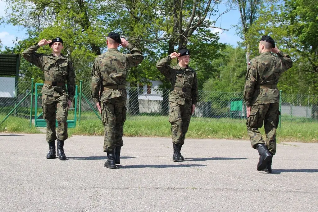 Każdy mężczyzna powinien pójść do wojska…