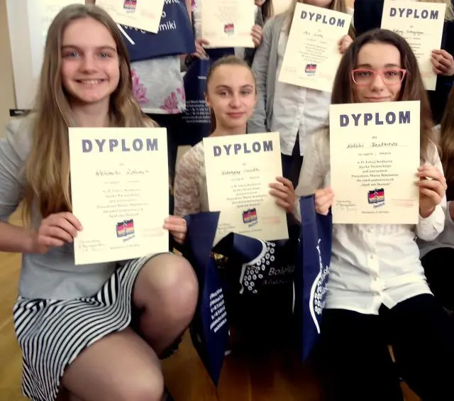 Najlepsze z Języka niemieckiego: Katarzyna Ciesiółka, Natalia Rzatkiewa oraz Weronika Zdunek