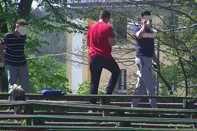 Ostentacyjnie piją alkohol w miejscach publicznych