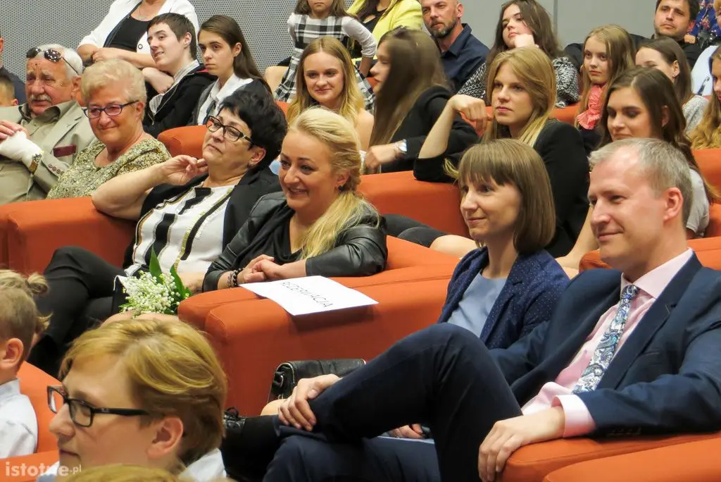 Uczestnicy wernisażu zdjęć Dawida Meiera