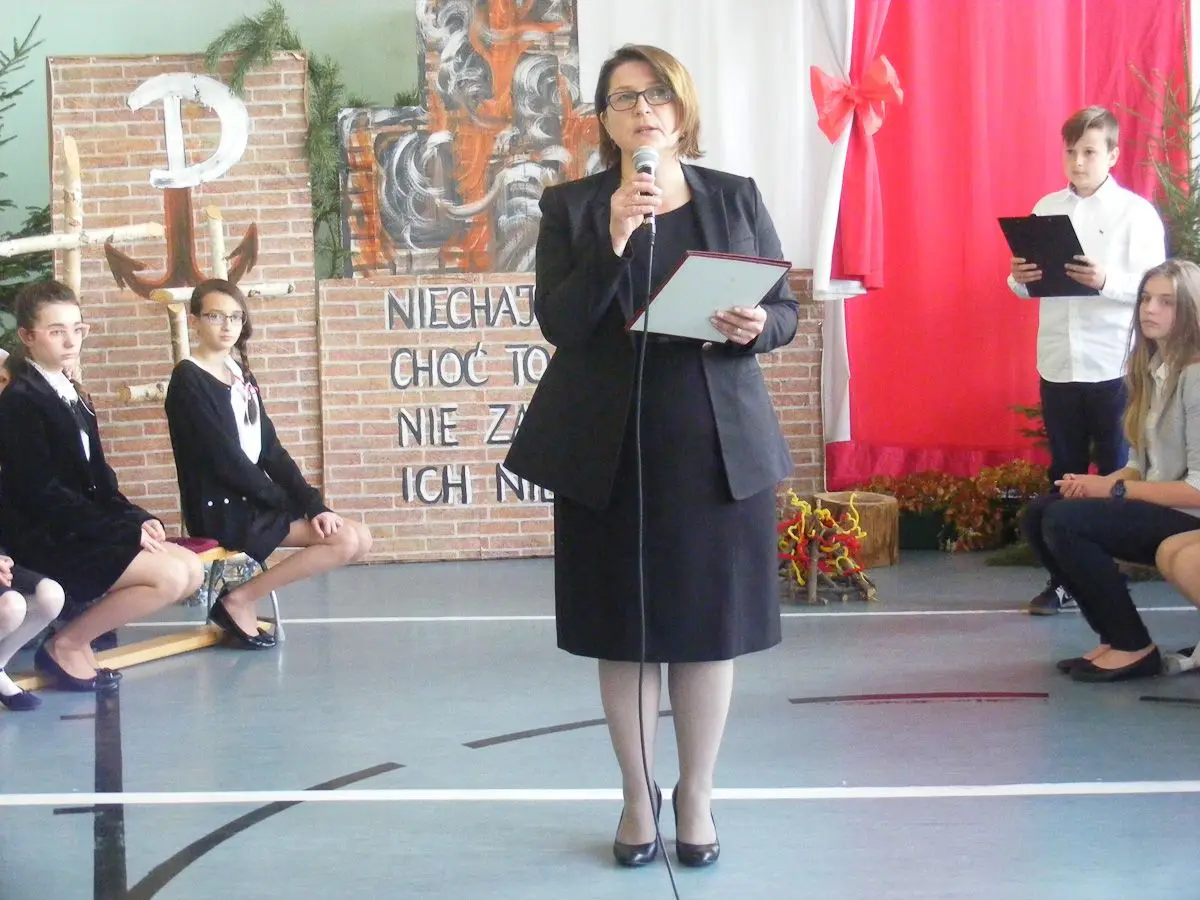 Uroczysty apel z okazji Święta Szkoły Podstawowej nr 3, związany z patronem szkoły Armią Krajową