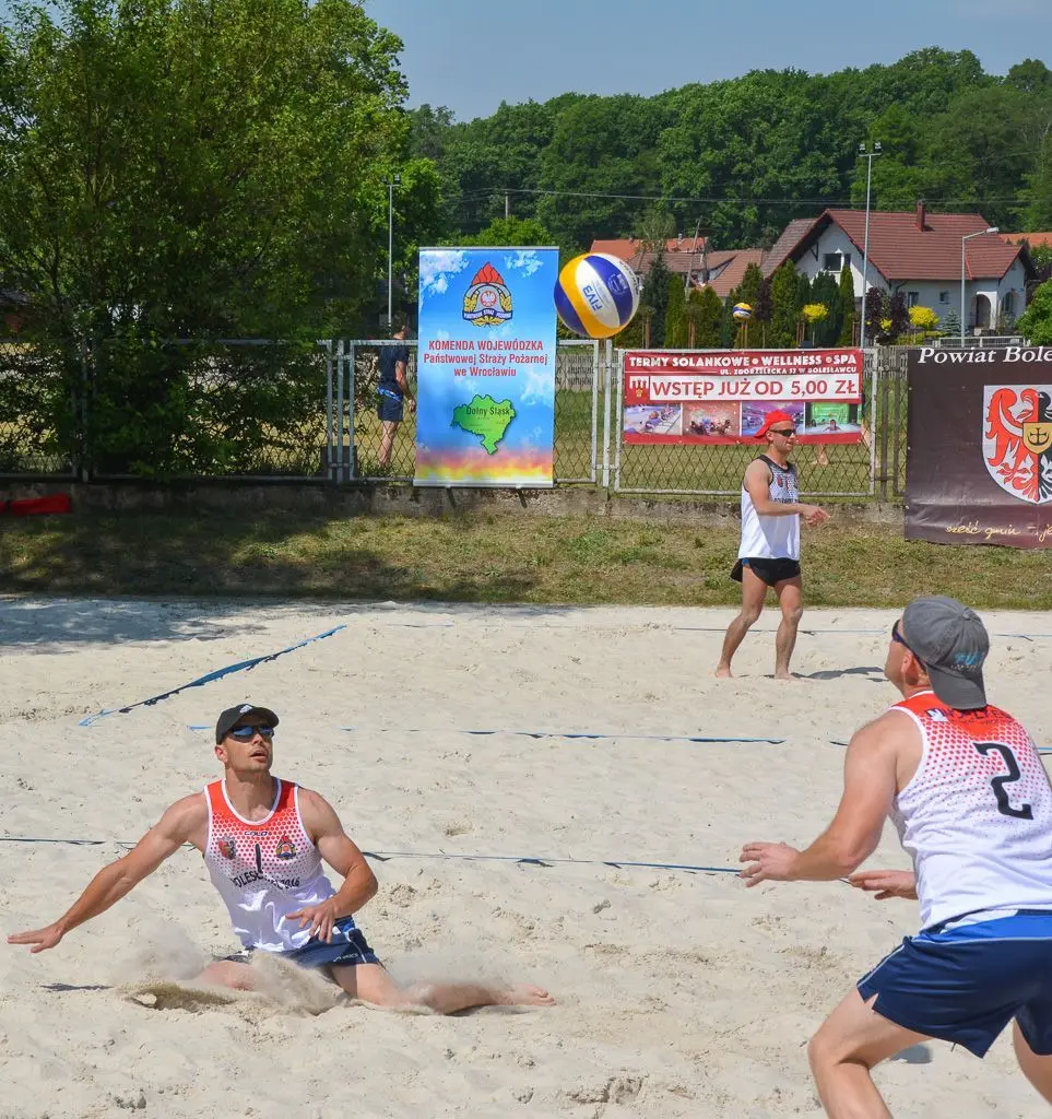 Ruszyły mistrzostwa strażaków w siatkówce plażowej