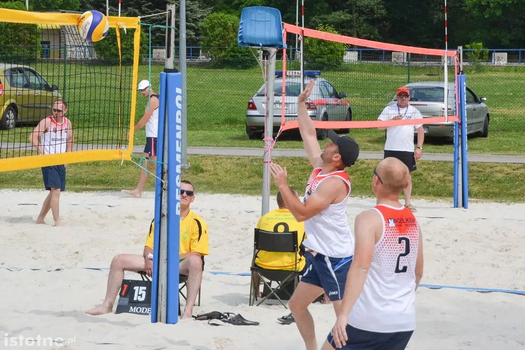 Za nami pierwszy dzień mistrzostw strażaków w plażówce