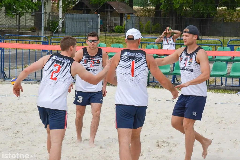 Za nami pierwszy dzień mistrzostw strażaków w plażówce