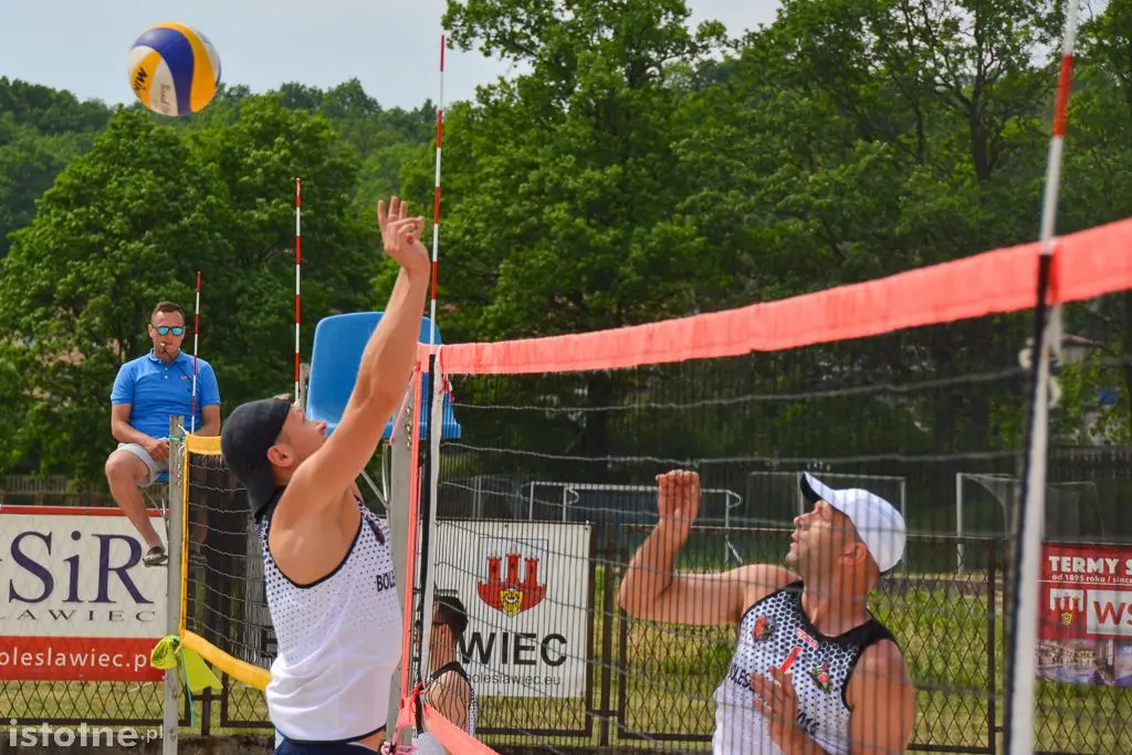 Za nami pierwszy dzień mistrzostw strażaków w plażówce