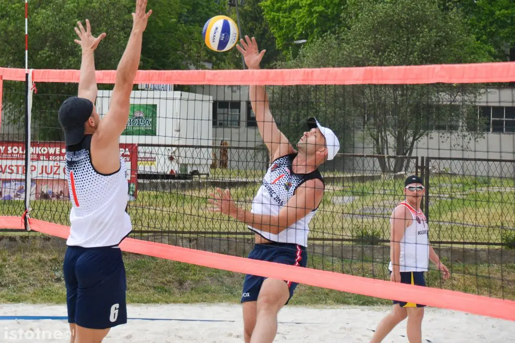 Za nami pierwszy dzień mistrzostw strażaków w plażówce