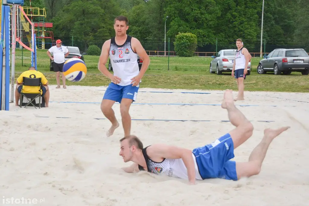 Za nami pierwszy dzień mistrzostw strażaków w plażówce