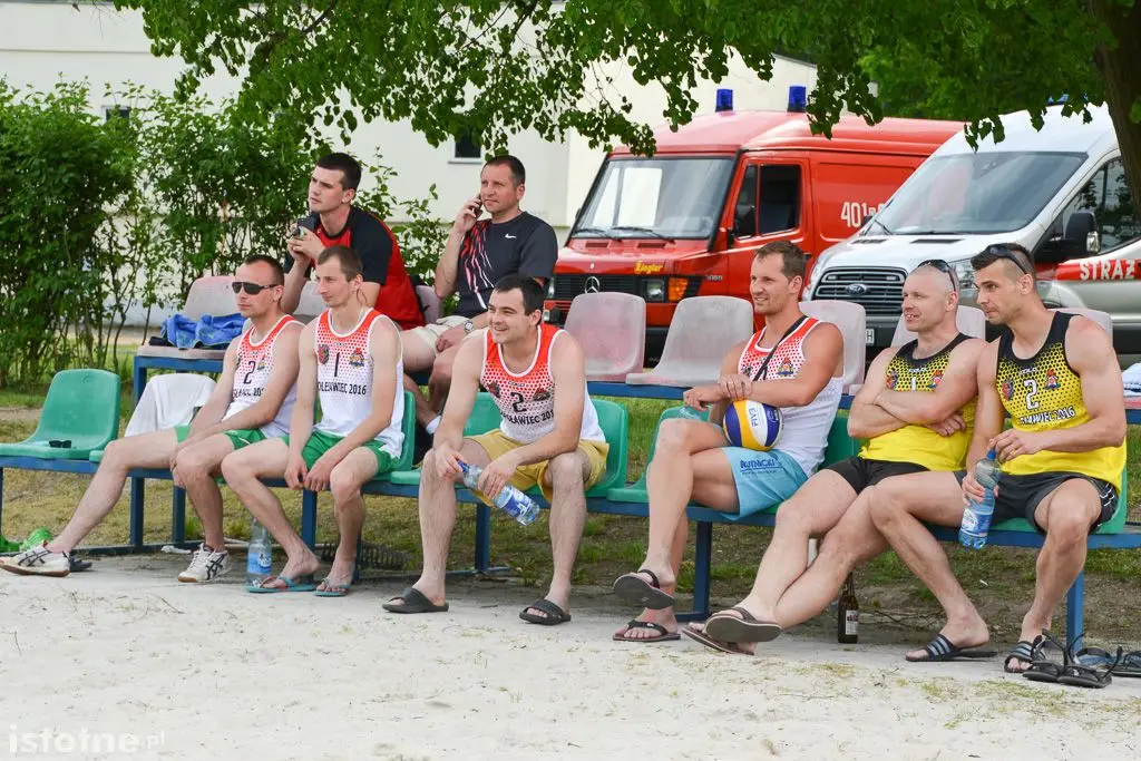 Za nami pierwszy dzień mistrzostw strażaków w plażówce