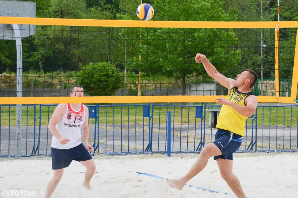 Za nami pierwszy dzień mistrzostw strażaków w plażówce
