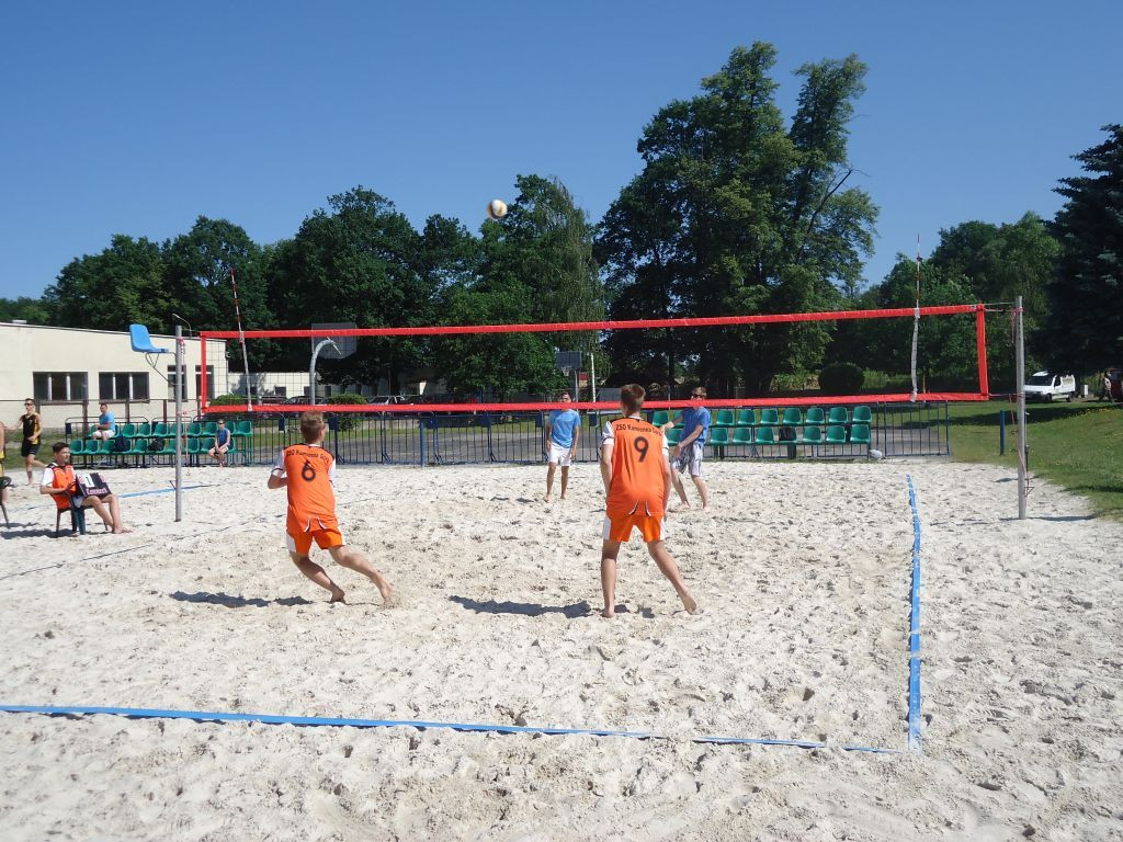 Siatkarze plażowi z „dwójki” trzeci w strefie