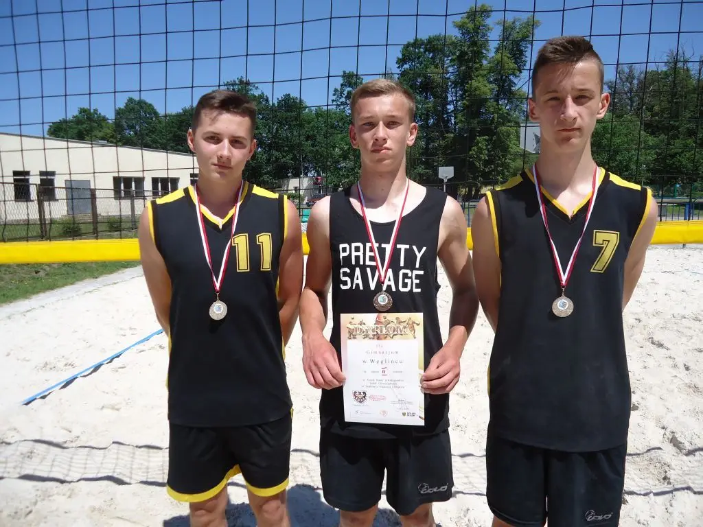 Siatkarze plażowi z „dwójki” trzeci w strefie