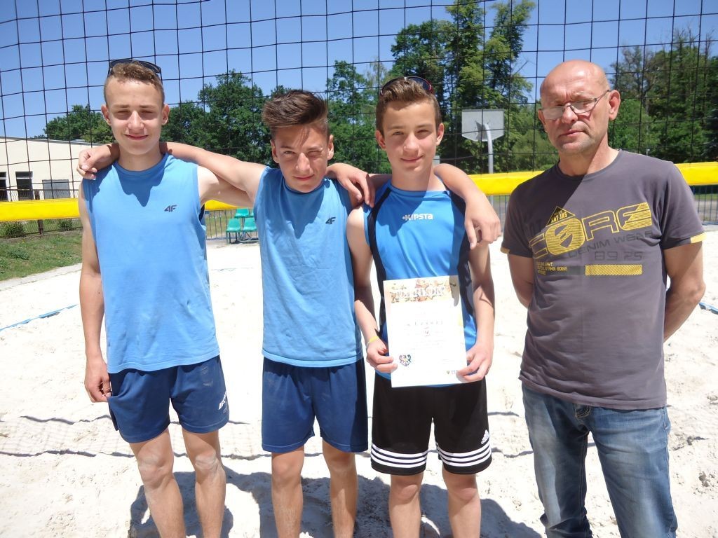 Siatkarze plażowi z „dwójki” trzeci w strefie