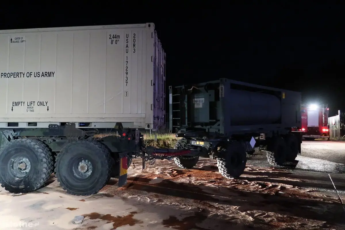 Wypadek na A18 - auto osobowe uderzyło w amerykański samochód ciężarowy