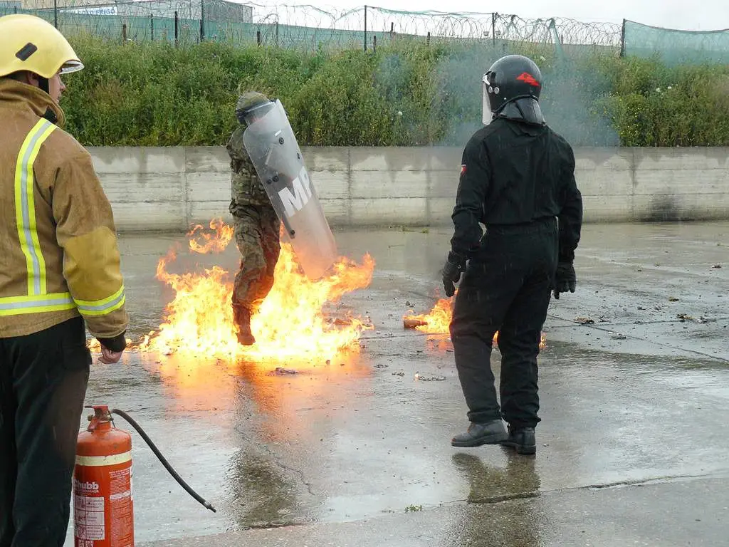 Fire Phobia: Wiedzą, jak reagować na agresję demonstrantów