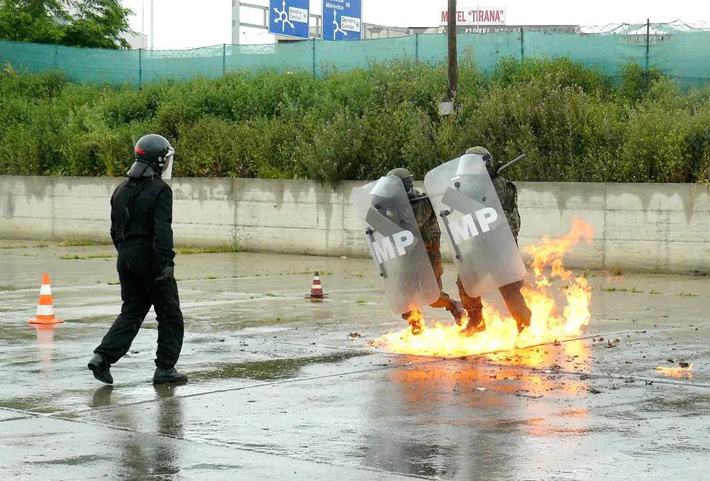 Fire Phobia: Wiedzą, jak reagować na agresję demonstrantów