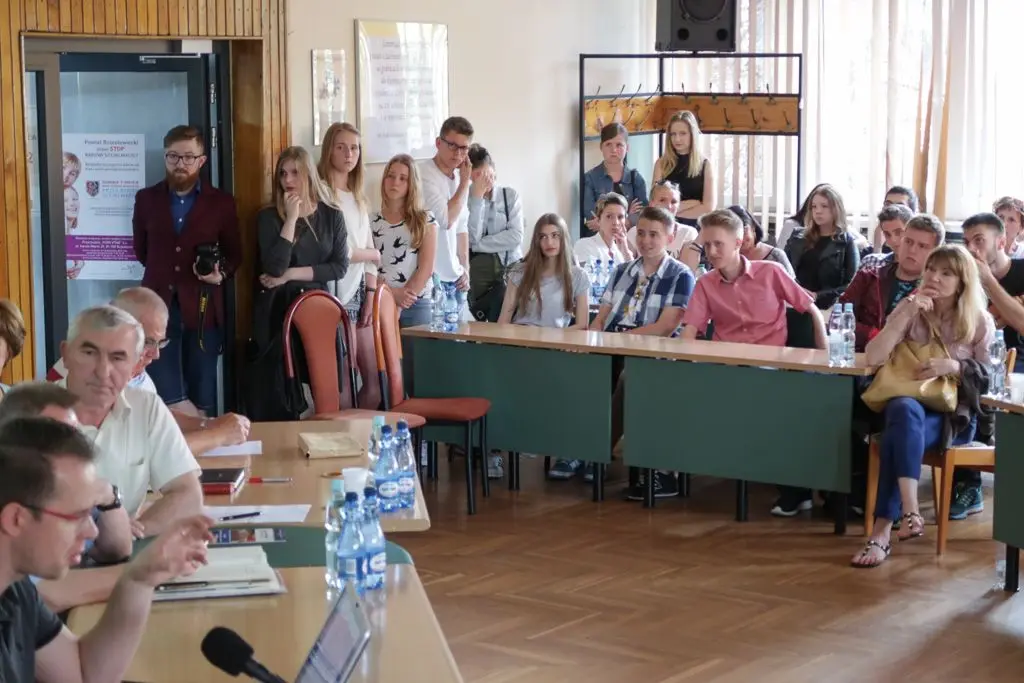 Ponad 100 osób na spotkaniu ws. szkoły specjalnej i II LO