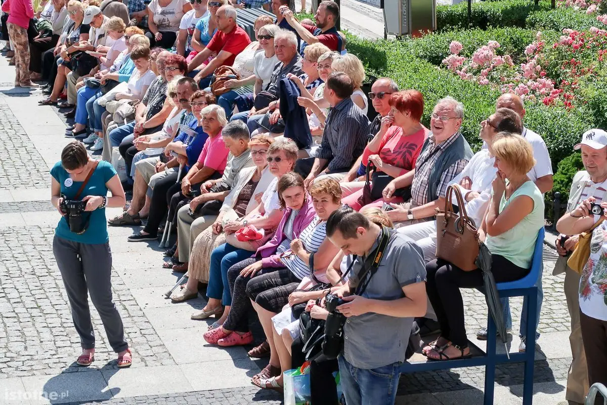 Parada i taniec na rozpoczęcie festiwalu bałkańskiego