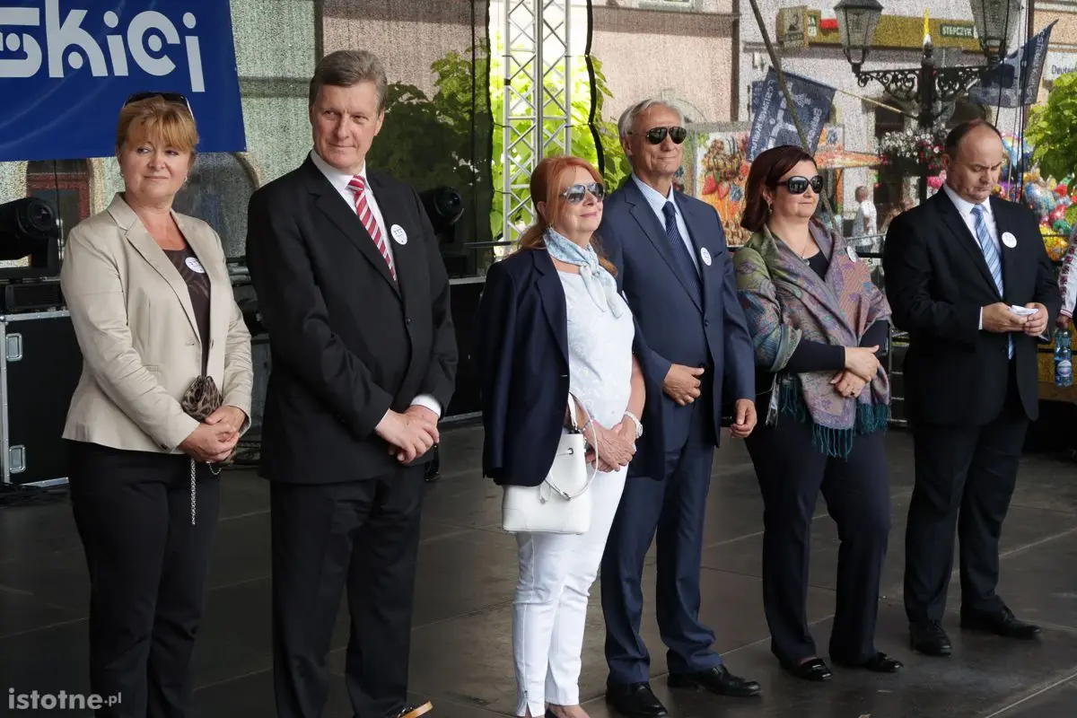 Parada i taniec na rozpoczęcie festiwalu bałkańskiego