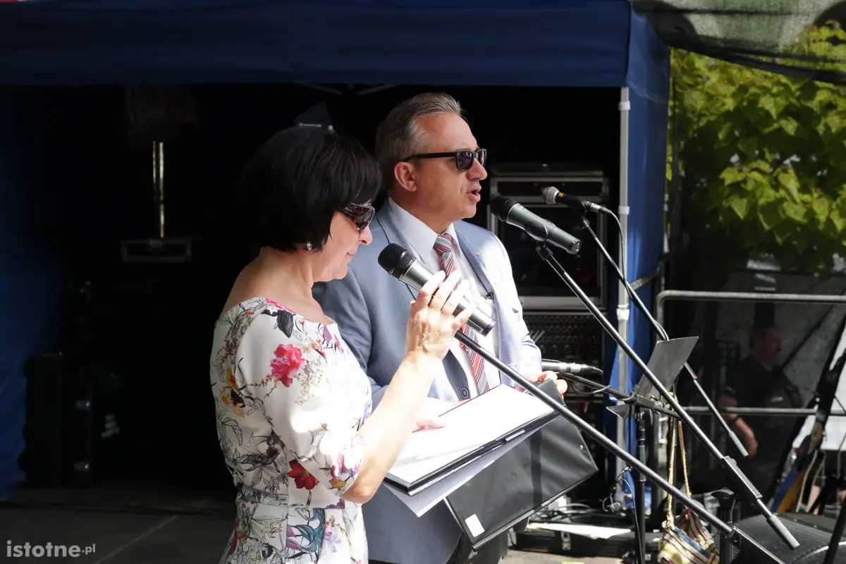 Parada i taniec na rozpoczęcie festiwalu bałkańskiego