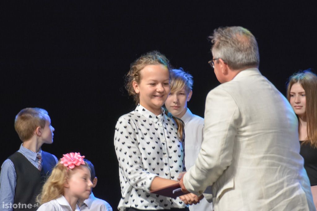 Prezydent Piotr Roman nagrodził najzdolniejszych uczniów