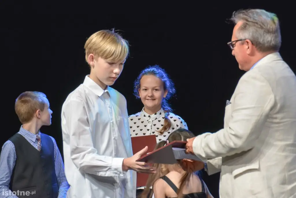 Prezydent Piotr Roman nagrodził najzdolniejszych uczniów