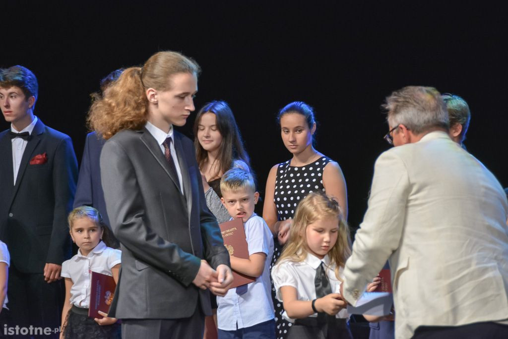 Prezydent Piotr Roman nagrodził najzdolniejszych uczniów